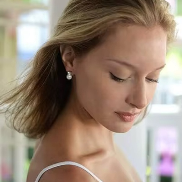 8mm White Freshwater Pearl 925 Sterling Silver Stud Earrings - Picture 5 of 8